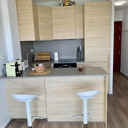 Apartment Getaway - 3 Minutes To The